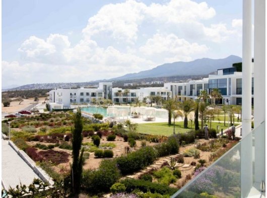 Yepyeni 2 yatak odalı ikinci el satılık köşe çatı katı çatı katı daire + harika manzaralı ortak havuz + özel çatı terası
