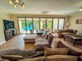 3/4 Yatak Odalı Lüks Villa + 2/3 Yatak Odalı Köy Evi + Şelaleli L Şeklinde Havuz + Klima + Yerden Isıtma + Isı Pompası + Invicta Kütük Brülörü + Corian Tezgahlı