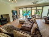 3/4 Yatak Odalı Lüks Villa + 2/3 Yatak Odalı Köy Evi + Şelaleli L Şeklinde Havuz + Klima + Yerden Isıtma + Isı Pompası + Invicta Kütük Brülörü + Corian Tezgahlı