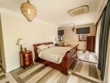 3/4 Yatak Odalı Lüks Villa + 2/3 Yatak Odalı Köy Evi + Şelaleli L Şeklinde Havuz + Klima + Yerden Isıtma + Isı Pompası + Invicta Kütük Brülörü + Corian Tezgahlı