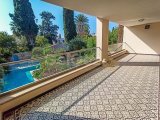 3/4 Yatak Odalı Lüks Villa + 2/3 Yatak Odalı Köy Evi + Şelaleli L Şeklinde Havuz + Klima + Yerden Isıtma + Isı Pompası + Invicta Kütük Brülörü + Corian Tezgahlı