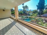 3/4 Yatak Odalı Lüks Villa + 2/3 Yatak Odalı Köy Evi + Şelaleli L Şeklinde Havuz + Klima + Yerden Isıtma + Isı Pompası + Invicta Kütük Brülörü + Corian Tezgahlı