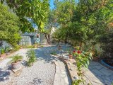 3/4 Yatak Odalı Lüks Villa + 2/3 Yatak Odalı Köy Evi + Şelaleli L Şeklinde Havuz + Klima + Yerden Isıtma + Isı Pompası + Invicta Kütük Brülörü + Corian Tezgahlı