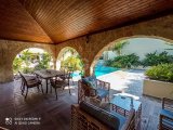 3/4 Yatak Odalı Lüks Villa + 2/3 Yatak Odalı Köy Evi + Şelaleli L Şeklinde Havuz + Klima + Yerden Isıtma + Isı Pompası + Invicta Kütük Brülörü + Corian Tezgahlı