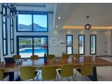 4 yatak odalı villalar + yüzme havuzları + olanaklara yakın + ödeme planı