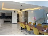 4 yatak odalı villalar + yüzme havuzları + olanaklara yakın + ödeme planı