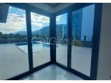 4 yatak odalı villalar + yüzme havuzları + olanaklara yakın + ödeme planı