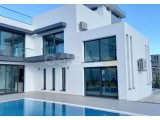 4 yatak odalı villalar + yüzme havuzları + olanaklara yakın + ödeme planı