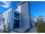4 yatak odalı villalar + yüzme havuzları + olanaklara yakın + ödeme planı
