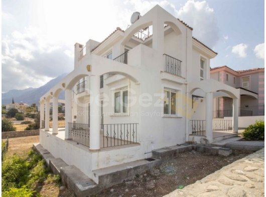 3 yatak odalı ikinci el villa + çatı terası Sahibinin adına tapu KDV ödenmiş