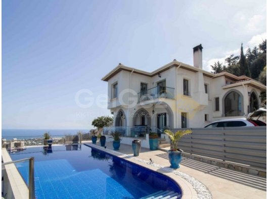 4 Yatak Odalı Akdeniz Villası + 15m x 6m Sonsuzluk Havuzu + Tam Donanımlı + Merkezi Isıtma + Otomatik Jeneratör + Mobilyalı Bar Alanı + Eşsiz Panoramik Manzaral