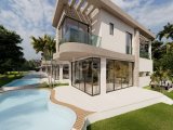 Lüks 4 yatak odalı kapalı plan villalar + özel sonsuzluk yüzme havuzu + denize 200m mesafede + ödeme planı