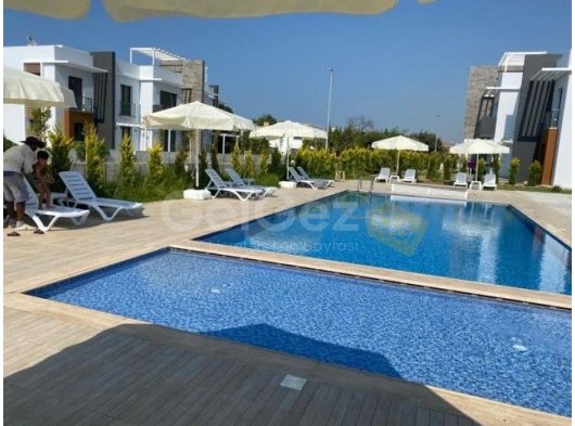 Tüm Yerel Hizmetlere Yakın, Geniş Çatı Teraslı, Deniz ve Dağ Manzaralı, Ortak Havuzlu 2 Yatak Odalı Lüks Penthouse