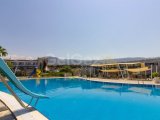 1 yatak odalı Denize sıfır yeni tatil dairesi + ortak yüzme havuzlu + site içi + Deniz ve Dağ manzarası + plaja yürüme mesafesinde