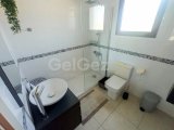 3 yatak odalı zemin kat ikinci el daire + full eşyalı + yüzme havuzları + ortak bahçeler ve olanaklar + denize yürüme mesafesi + Sahibi adına tapu KDV ödenmiş