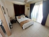 3 yatak odalı zemin kat ikinci el daire + full eşyalı + yüzme havuzları + ortak bahçeler ve olanaklar + denize yürüme mesafesi + Sahibi adına tapu KDV ödenmiş