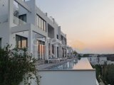 2 yatak odalı lüks penthouse daire + özel çatı terası + ortak yüzme havuzları + restoran + SPA merkezi + tenis kortu + golf