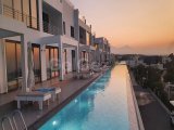 2 yatak odalı lüks penthouse daire + özel çatı terası + ortak yüzme havuzları + restoran + SPA merkezi + tenis kortu + golf
