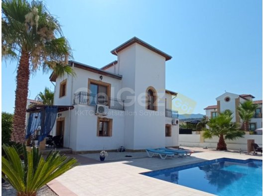 3 yatak odalı ikinci el villa + böbrek şeklinde yüzme havuzu + klima
