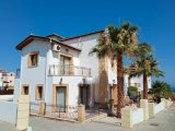 3 yatak odalı ikinci el villa + böbrek şeklinde yüzme havuzu + klima