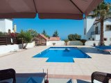 3 yatak odalı ikinci el villa + böbrek şeklinde yüzme havuzu + klima