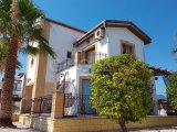 3 yatak odalı ikinci el villa + böbrek şeklinde yüzme havuzu + klima