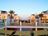 Muhteşem deniz manzarası + ortak havuzlar (kapalı ısıtmalı ve açık) + spa + spor salonu + sağlıklı yaşam merkezi + restoran + spor merkezi ile iyi bir şekilde s