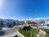 4 bedroom detached villa on well maintained complex close to the sea + communal pool & gardens