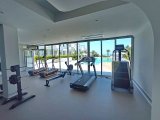 Güzel ve yepyeni 2 yatak odalı ikinci el bahçeli daire + banyolarda yerden ısıtma + ortak havuz + jakuzi + çocuk havuzu spor salonu + 7/24 kontrollü erişim ve g