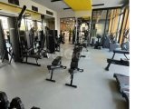Zemin kattaki ikinci el şık stüdyo daire + tam mobilyalı + sahilde konum + olimpik büyüklükte üçlü yüzme havuzu + bio çiftlik + ısıtmalı kapalı havuz + çok sayı