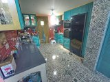 Yenilenmiş 2 yatak odalı ikinci el LOFT bahçe daire + kısmen mobilyalı + ortak yüzme havuzu + doğrudan deniz manzaralı + sahile yürüme mesafesi + Önceki sahibin