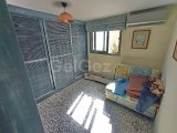Yenilenmiş 2 yatak odalı ikinci el LOFT bahçe daire + kısmen mobilyalı + ortak yüzme havuzu + doğrudan deniz manzaralı + sahile yürüme mesafesi + Önceki sahibin
