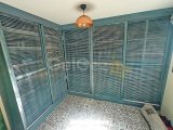 Yenilenmiş 2 yatak odalı ikinci el LOFT bahçe daire + kısmen mobilyalı + ortak yüzme havuzu + doğrudan deniz manzaralı + sahile yürüme mesafesi + Önceki sahibin