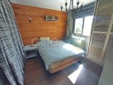 Yenilenmiş 2 yatak odalı ikinci el LOFT bahçe daire + kısmen mobilyalı + ortak yüzme havuzu + doğrudan deniz manzaralı + sahile yürüme mesafesi + Önceki sahibin