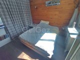 Yenilenmiş 2 yatak odalı ikinci el LOFT bahçe daire + kısmen mobilyalı + ortak yüzme havuzu + doğrudan deniz manzaralı + sahile yürüme mesafesi + Önceki sahibin