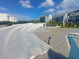 2 yatak odalı bahçeli daire + full eşyalı + depo odası + 3 ortak yüzme havuzu + amfitiyatro + okullara ve Girne şehir merkezine yakınlık