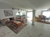 Müthiş manzaralı 5 yatak odalı ikinci el satılık villa + böbrek şeklinde yüzme havuzu + tam eşyalı + elektrikli garaj kapısı + elektrikli kapaklı jakuzi + güneş