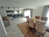 Müthiş manzaralı 5 yatak odalı ikinci el satılık villa + böbrek şeklinde yüzme havuzu + tam eşyalı + elektrikli garaj kapısı + elektrikli kapaklı jakuzi + güneş