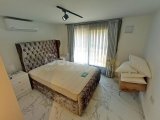 Müthiş manzaralı 5 yatak odalı ikinci el satılık villa + böbrek şeklinde yüzme havuzu + tam eşyalı + elektrikli garaj kapısı + elektrikli kapaklı jakuzi + güneş