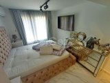 Müthiş manzaralı 5 yatak odalı ikinci el satılık villa + böbrek şeklinde yüzme havuzu + tam eşyalı + elektrikli garaj kapısı + elektrikli kapaklı jakuzi + güneş