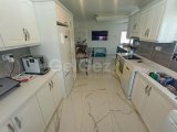 Müthiş manzaralı 5 yatak odalı ikinci el satılık villa + böbrek şeklinde yüzme havuzu + tam eşyalı + elektrikli garaj kapısı + elektrikli kapaklı jakuzi + güneş