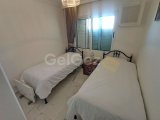 Müthiş manzaralı 5 yatak odalı ikinci el satılık villa + böbrek şeklinde yüzme havuzu + tam eşyalı + elektrikli garaj kapısı + elektrikli kapaklı jakuzi + güneş