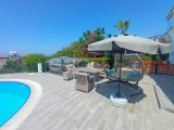 Müthiş manzaralı 5 yatak odalı ikinci el satılık villa + böbrek şeklinde yüzme havuzu + tam eşyalı + elektrikli garaj kapısı + elektrikli kapaklı jakuzi + güneş