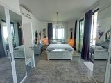 3 yatak odalı bahçe katı daire + tamamen mobilyalı + ortak havuzlar + spor salonu + sauna + yepyeni wellness merkezi + denize muhteşem manzaralı + Sahibinin adı
