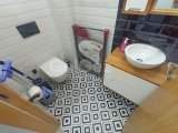 Harika 1 yatak odalı lüks yeniden satış çatı katı daire + tamamen mobilyalı + jakuzili çatı terası + denize 100m + ortak havuzlar + restoran + deniz ve dağ manz