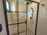 Harika 1 yatak odalı lüks yeniden satış çatı katı daire + tamamen mobilyalı + jakuzili çatı terası + denize 100m + ortak havuzlar + restoran + deniz ve dağ manz