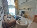 Lüks 1 yatak odalı ikinci el çatı katı daire + full eşyalı + jakuzili çatı terası + yerden ısıtma + klima + denize 100m + ortak havuzlar + deniz ve dağ manzaras