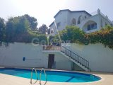4 yatak odalı ikinci el villa + 10m x 5m ısıtmalı yüzme havuzu + full eşyalı + spor salonu + snooker oyun odası + şarap mahzeni + depo odası + çift garaj + havu