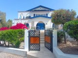 4 yatak odalı ikinci el villa + 10m x 5m ısıtmalı yüzme havuzu + full eşyalı + spor salonu + snooker oyun odası + şarap mahzeni + depo odası + çift garaj + havu