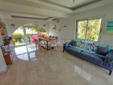 4 yatak odalı ikinci el villa + 10m x 5m ısıtmalı yüzme havuzu + full eşyalı + spor salonu + snooker oyun odası + şarap mahzeni + depo odası + çift garaj + havu